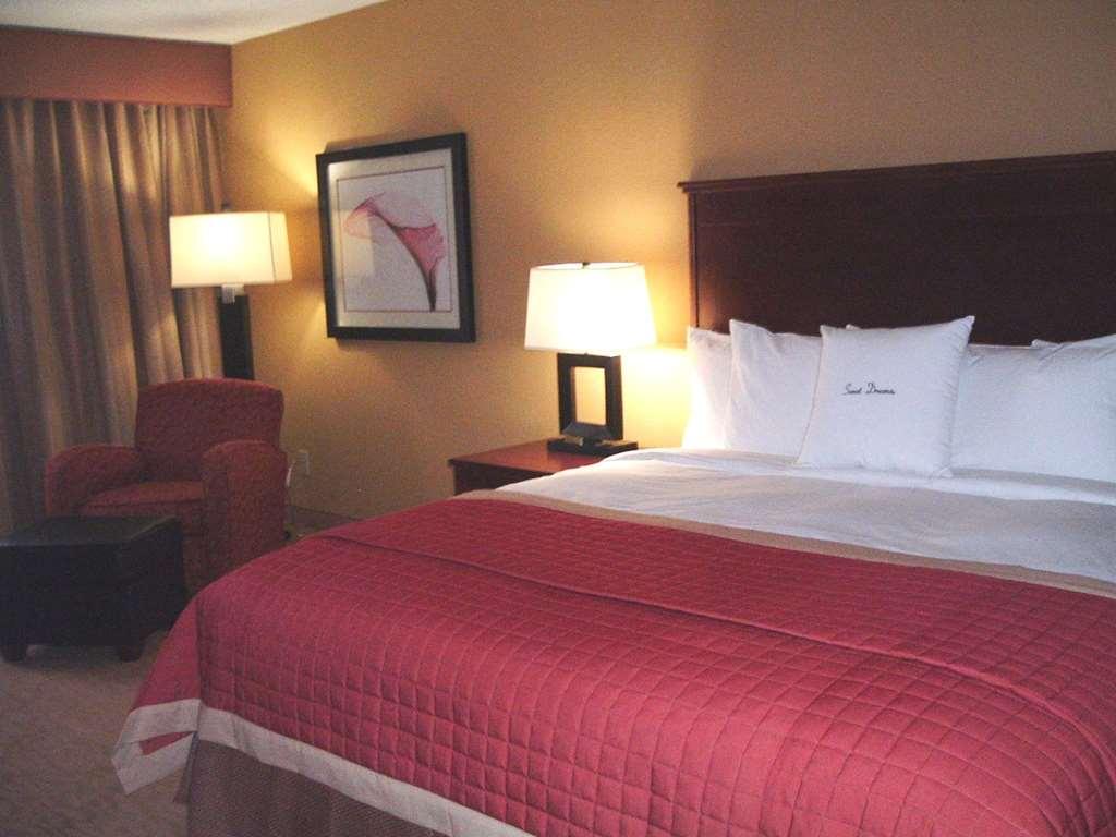 Doubletree By Hilton Fayetteville Bilik gambar