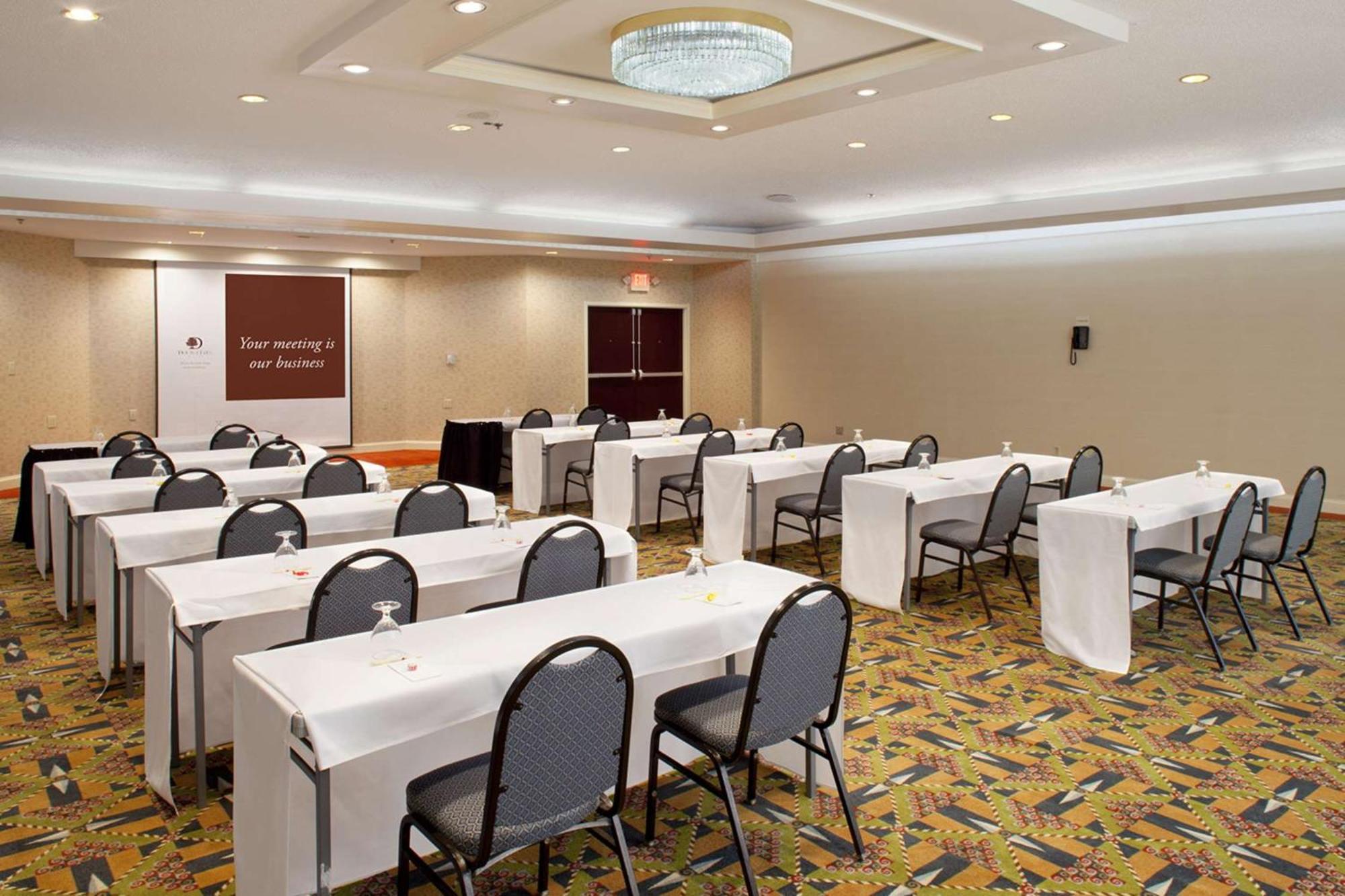 Doubletree By Hilton Fayetteville Luaran gambar